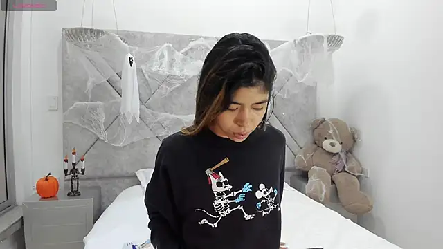 Snapshot of Girl_Cherry chatting on October 4, 11:34 am Girl Cherry online show from October 4, 11:34 am
