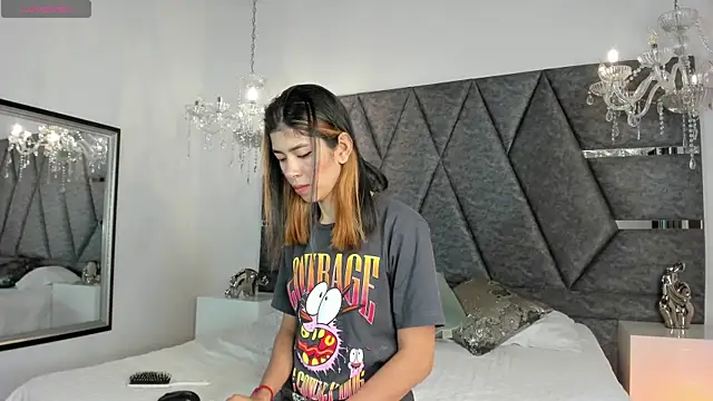 Snapshot of Girl_Cherry chatting on March 11, 11:23 am Girl Cherry online show from March 11, 11:23 am