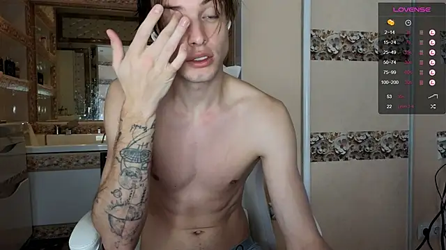 Snapshot of Cryptikov chatting on November 1, 9:36 am Cryptikov online show from November 1, 9:36 am