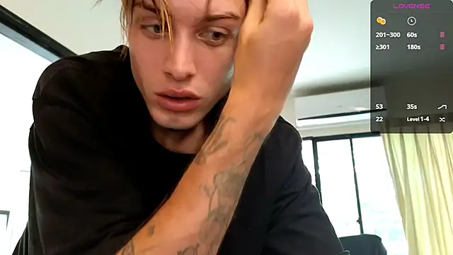 Snapshot of Cryptikov chatting on November 25, 5:41 am Cryptikov online show from November 25, 5:41 am