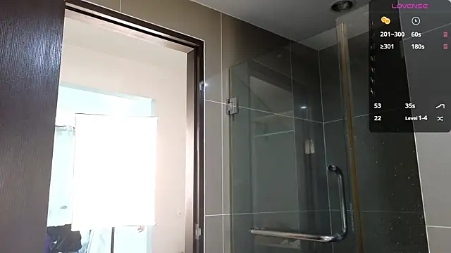 Snapshot of Cryptikov chatting on November 15, 5:00 am Cryptikov online show from November 15, 5:00 am