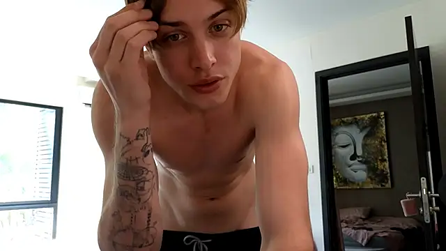 Snapshot of Cryptikov chatting on December 5, 4:44 am Cryptikov online show from December 5, 4:44 am