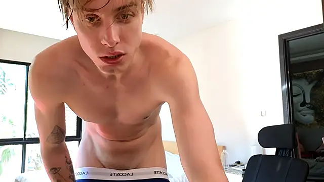 Snapshot of Cryptikov chatting on December 2, 7:54 am Cryptikov online show from December 2, 7:54 am