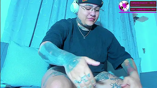 Snapshot of Techno_420_ chatting on November 7, 1:04 pm Techno 420 online show from November 7, 1:04 pm