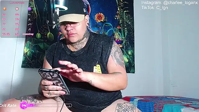 Snapshot of Techno_420_ chatting on June 15, 1:17 am Techno 420 online show from June 15, 1:17 am