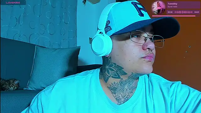 Snapshot of Techno_420_ chatting on November 3, 8:56 pm Techno 420 online show from November 3, 8:56 pm