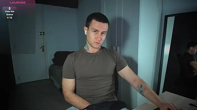 Snapshot of HonestAndrew chatting on February 10, 4:04 pm HonestAndrew online show from February 10, 4:04 pm