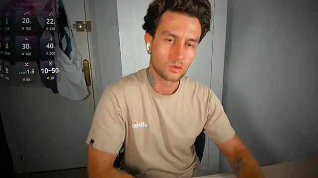 Snapshot of HonestAndrew chatting on September 30, 6:47 pm HonestAndrew online show from September 30, 6:47 pm