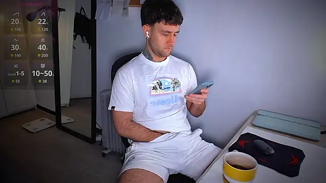 HonestAndrew online show from February 7, 11:40 am