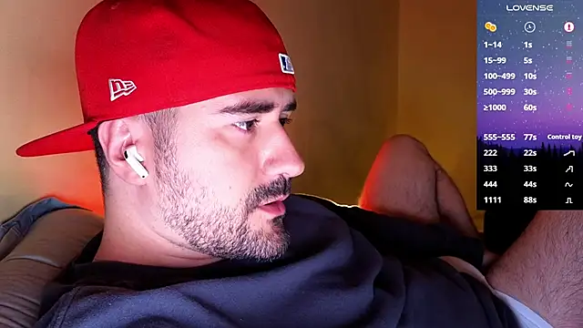 Snapshot of DominantTheo chatting on November 11, 3:56 am DominantTheo online show from November 11, 3:56 am