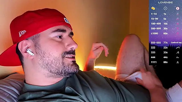 Snapshot of DominantTheo chatting on November 13, 3:43 am DominantTheo online show from November 13, 3:43 am