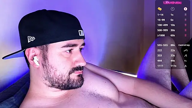 Snapshot of DominantTheo chatting on March 3, 4:00 am DominantTheo online show from March 3, 4:00 am