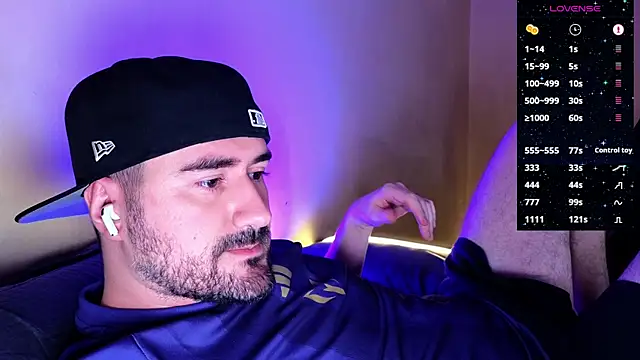 Snapshot of DominantTheo chatting on March 11, 3:58 am DominantTheo online show from March 11, 3:58 am