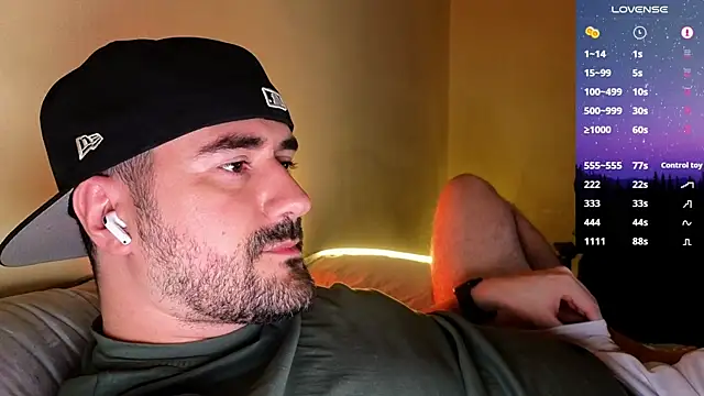 Snapshot of DominantTheo chatting on November 14, 3:32 am DominantTheo online show from November 14, 3:32 am