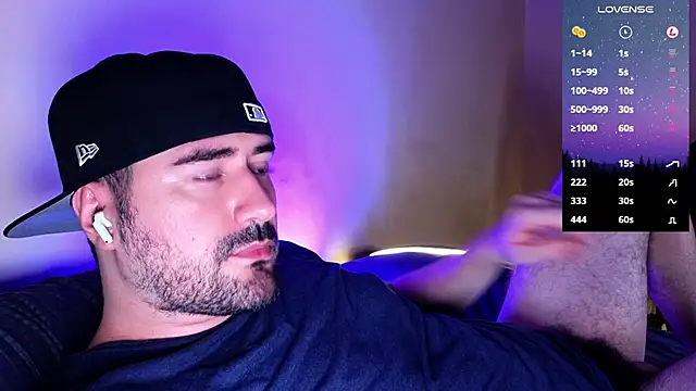 Snapshot of DominantTheo chatting on January 3, 2:32 am DominantTheo online show from January 3, 2:32 am