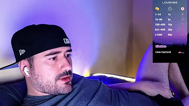 Snapshot of DominantTheo chatting on January 28, 2:43 am DominantTheo online show from January 28, 2:43 am