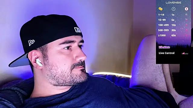 Snapshot of DominantTheo chatting on January 29, 3:01 am DominantTheo online show from January 29, 3:01 am