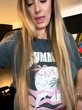 Snapshot of Eva_Ryen chatting on September 18, 4:21 pm Eva Ryen online show from September 18, 4:21 pm