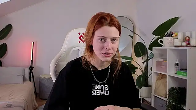 Snapshot of doll_lesli chatting on October 9, 9:21 am doll lesli online show from October 9, 9:21 am