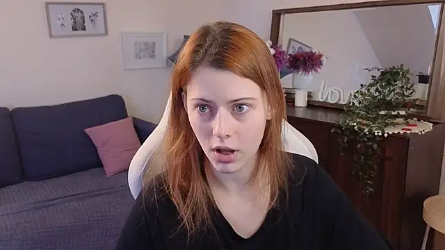 Snapshot of doll_lesli chatting on February 28, 2:31 pm doll lesli online show from February 28, 2:31 pm