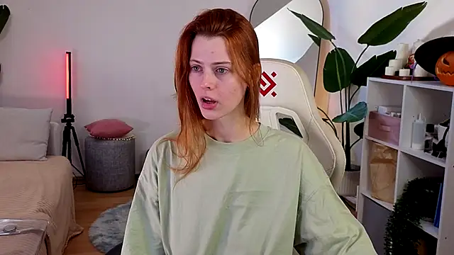 Snapshot of doll_lesli chatting on October 23, 9:30 am doll lesli online show from October 23, 9:30 am