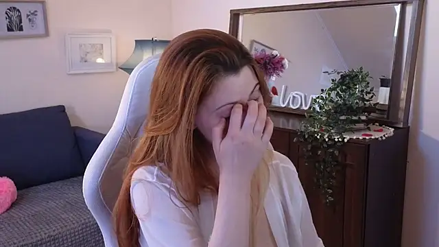 Snapshot of doll_lesli chatting on March 8, 9:39 am doll lesli online show from March 8, 9:39 am