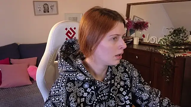 Snapshot of doll_lesli chatting on March 7, 2:45 pm doll lesli online show from March 7, 2:45 pm