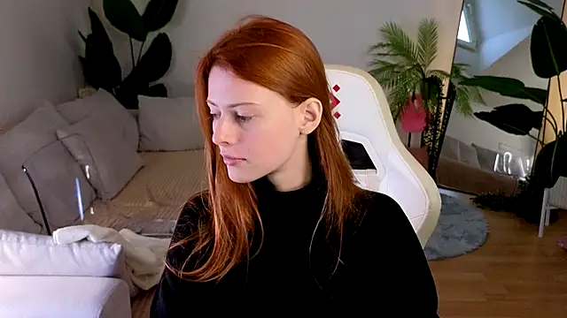 Snapshot of doll_lesli chatting on October 1, 6:29 am doll lesli online show from October 1, 6:29 am