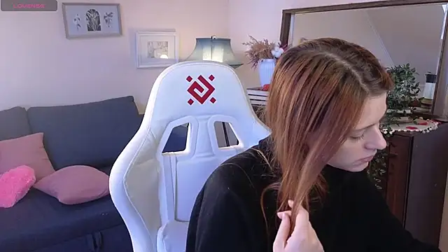 Snapshot of doll_lesli chatting on March 12, 2:23 pm doll lesli online show from March 12, 2:23 pm