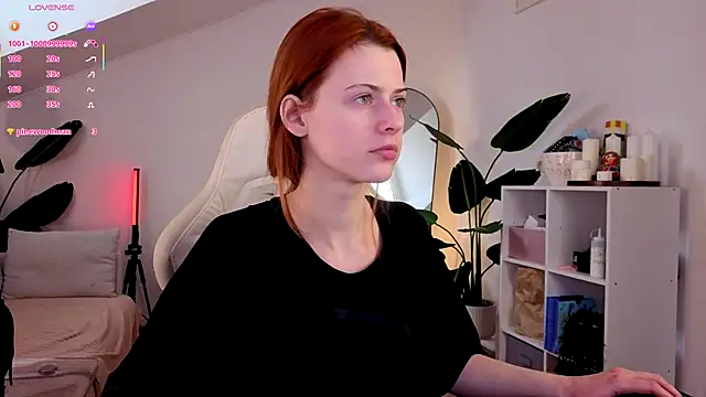 Snapshot of doll_lesli chatting on December 3, 9:53 am doll lesli online show from December 3, 9:53 am