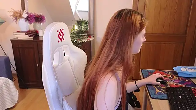 Snapshot of doll_lesli chatting on March 17, 2:12 pm doll lesli online show from March 17, 2:12 pm