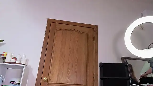 Snapshot of doll_lesli chatting on October 10, 9:21 am doll lesli online show from October 10, 9:21 am