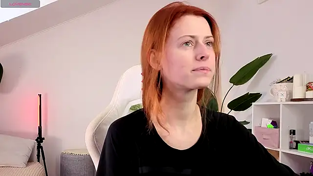 Snapshot of doll_lesli chatting on September 19, 6:28 am doll lesli online show from September 19, 6:28 am