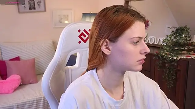 Snapshot of doll_lesli chatting on March 15, 2:12 pm doll lesli online show from March 15, 2:12 pm