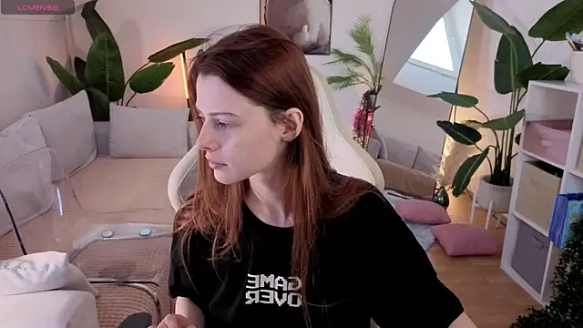 doll lesli online show from March 22, 12:50 pm