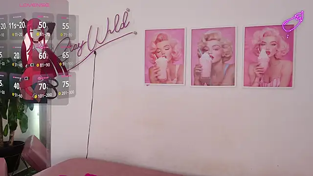 Adele LatinLady online show from April 5, 5:30 pm