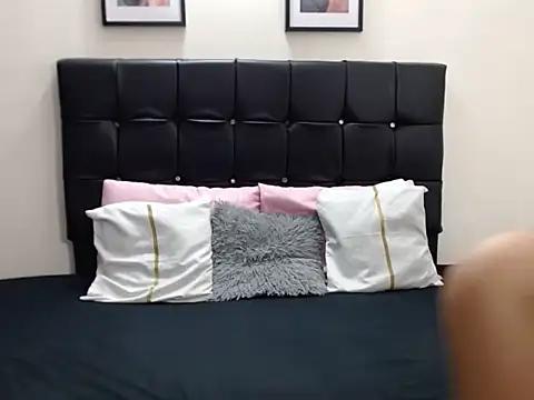 Violette Adams online show from April 14, 12:43 pm