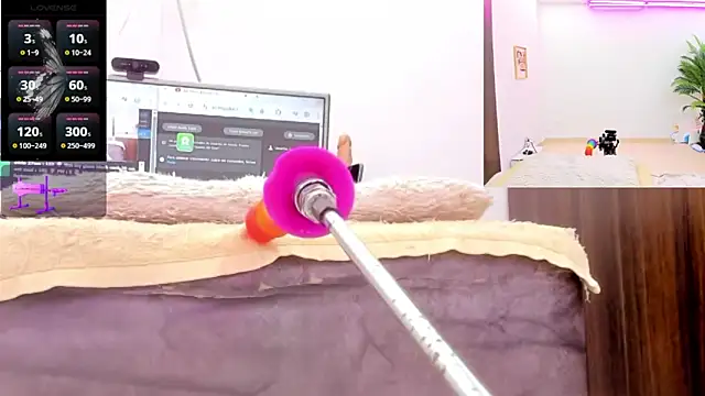 Paulina Davis  online show from April 10, 12:06 am