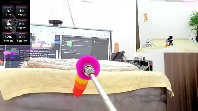 Paulina Davis  online show from April 7, 12:12 am