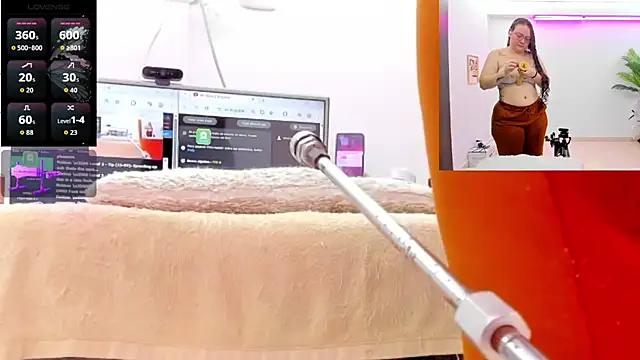 Paulina Davis  online show from February 17, 12:30 am