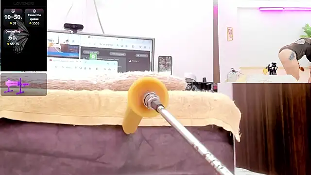 Paulina Davis  online show from February 19, 12:29 am