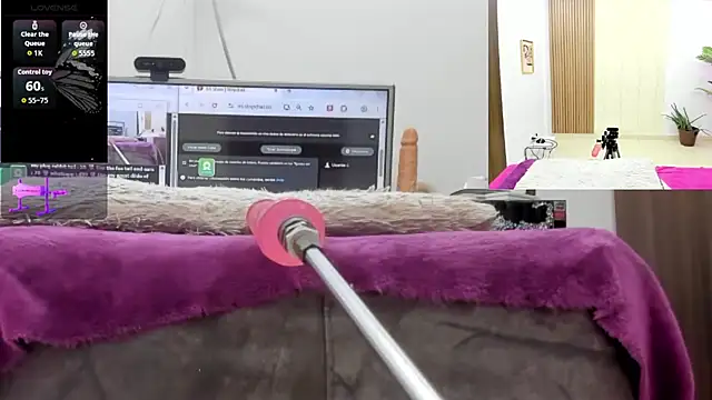 Paulina Davis  online show from June 7, 1:11 am