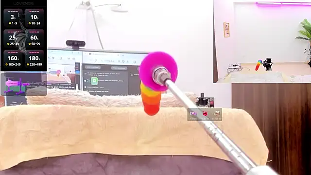 Paulina Davis  online show from March 8, 1:11 am