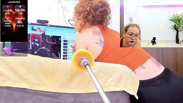 Paulina Davis  online show from November 11, 1:00 am