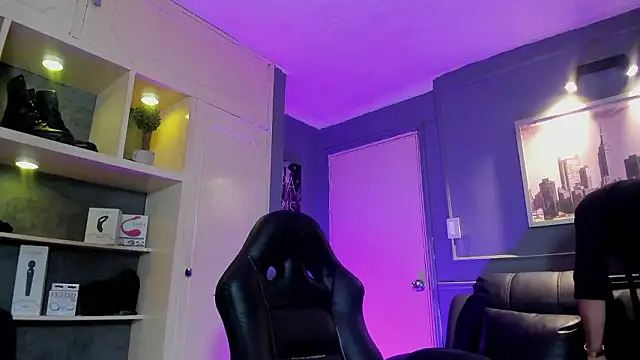 MrFrank tattoo online show from February 2, 10:36 am