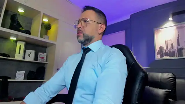 MrFrank tattoo online show from December 4, 12:37 pm