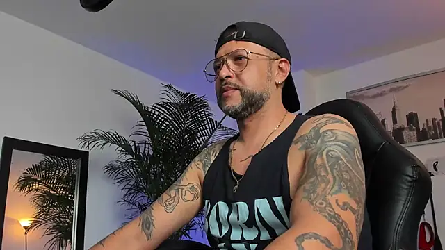 MrFrank tattoo online show from January 29, 7:22 pm