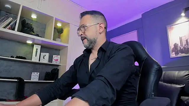 MrFrank tattoo online show from December 16, 1:04 pm