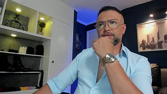 Snapshot of MrFrank_tattoo chatting on June 6, 5:40 pm MrFrank tattoo online show from June 6, 5:40 pm
