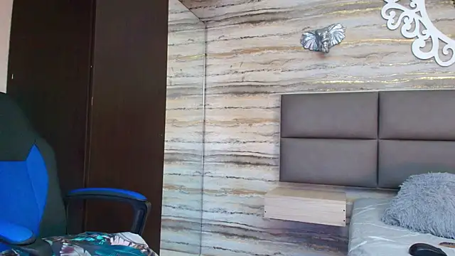 Snapshot of oliver__brown chatting on November 23, 11:04 pm oliver brown online show from November 23, 11:04 pm